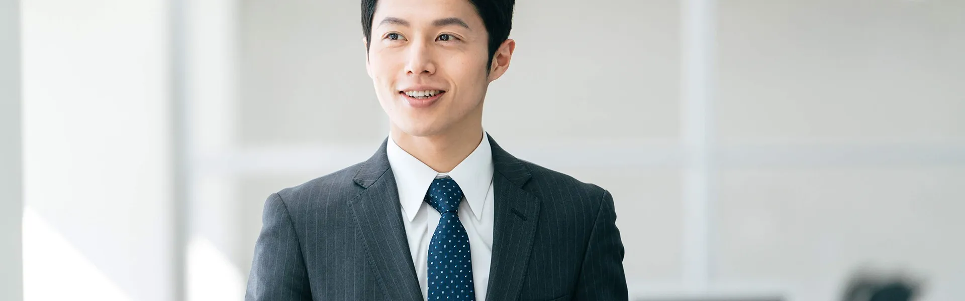 中古車新規登録で行政書士に依頼すべき理由5選 専門家のサポートで手続きをスムーズにするメリットを解説